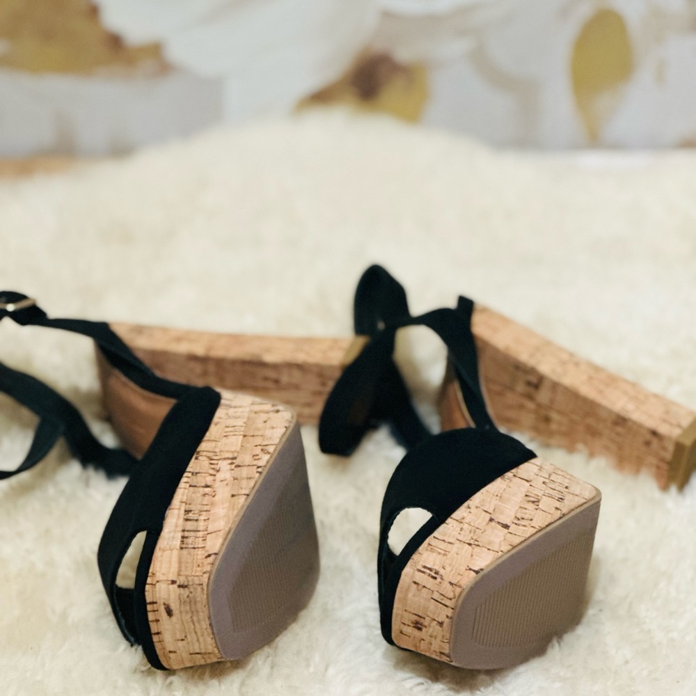 NEW Suede Ankle Strap Platform Chunky Heels Heeled Sandals Size 6 1/5 Black - Picture 3 of 8